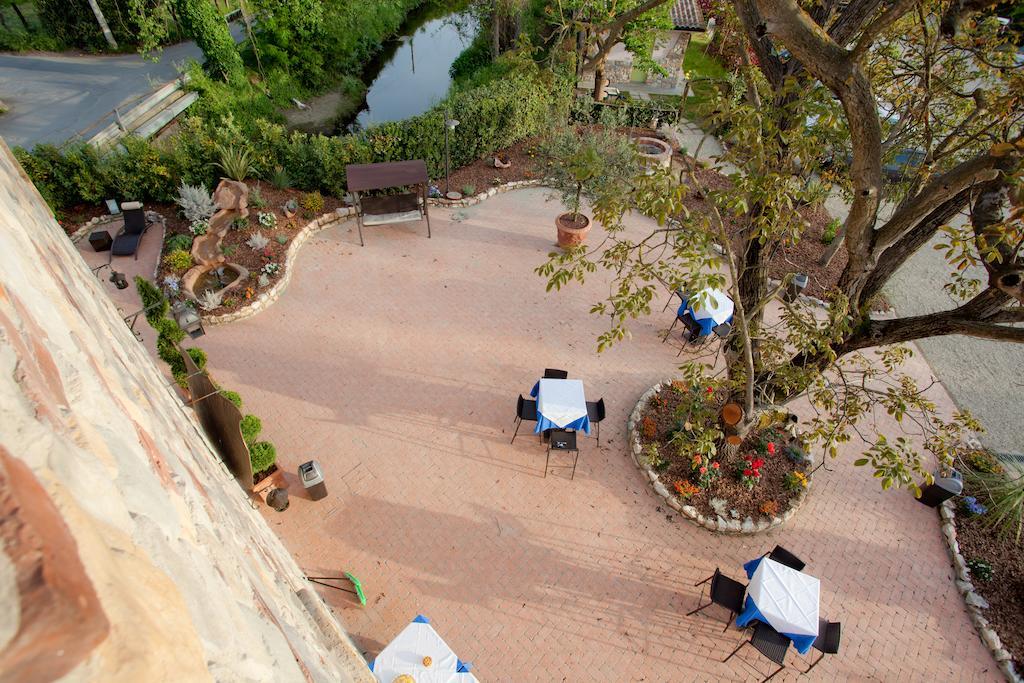 Castello Dei Templari Bed & Breakfast Lucca Exterior photo